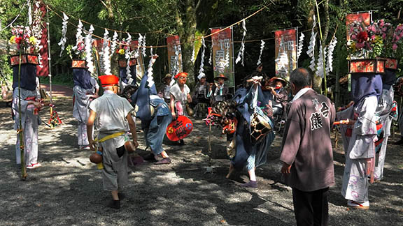 中庭から「二ツ返り」